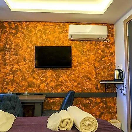 Mansion Yellow 4*