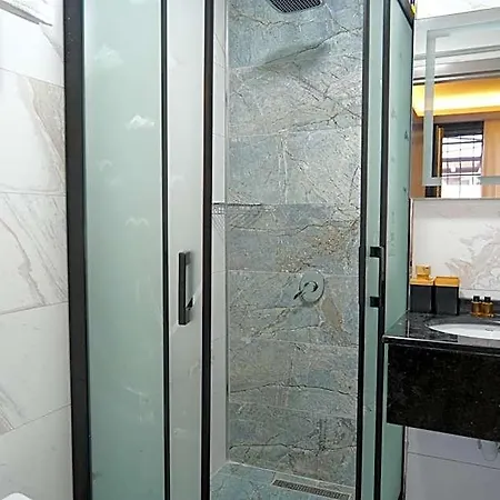 מלון דירות Mansion Yellow 4*
