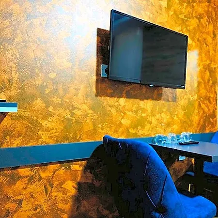 Mansion Yellow