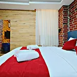 Mansion Yellow Aparthotel
